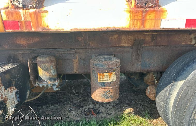 image for item DW8629 1995 International 4900 dump truck