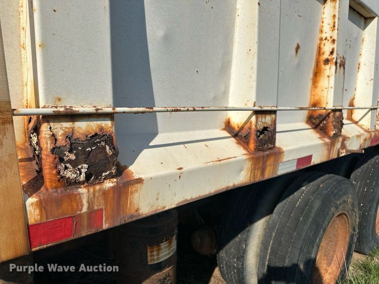 image for item DW8629 1995 International 4900 dump truck