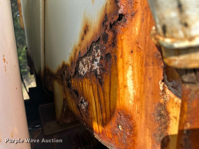 image for item DW8629 1995 International 4900 dump truck