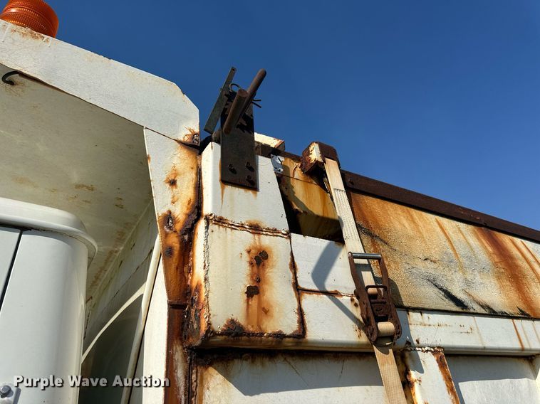 image for item DW8629 1995 International 4900 dump truck