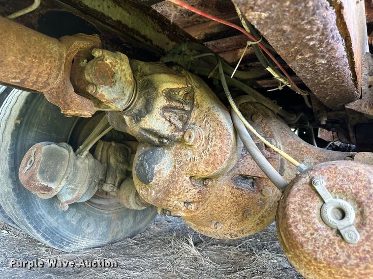 image for item DW8629 1995 International 4900 dump truck