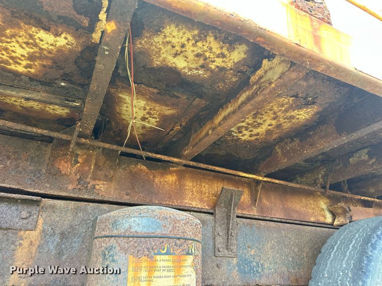 image for item DW8629 1995 International 4900 dump truck