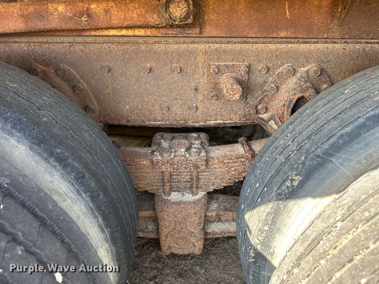 image for item DW8629 1995 International 4900 dump truck