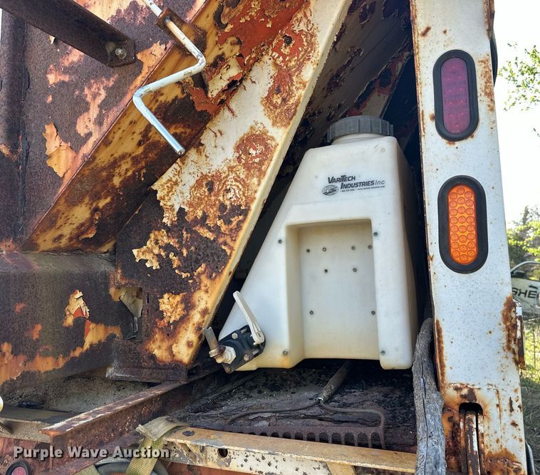 image for item DW8629 1995 International 4900 dump truck