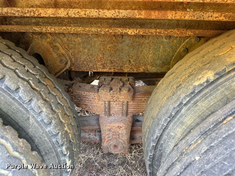 image for item DW8629 1995 International 4900 dump truck