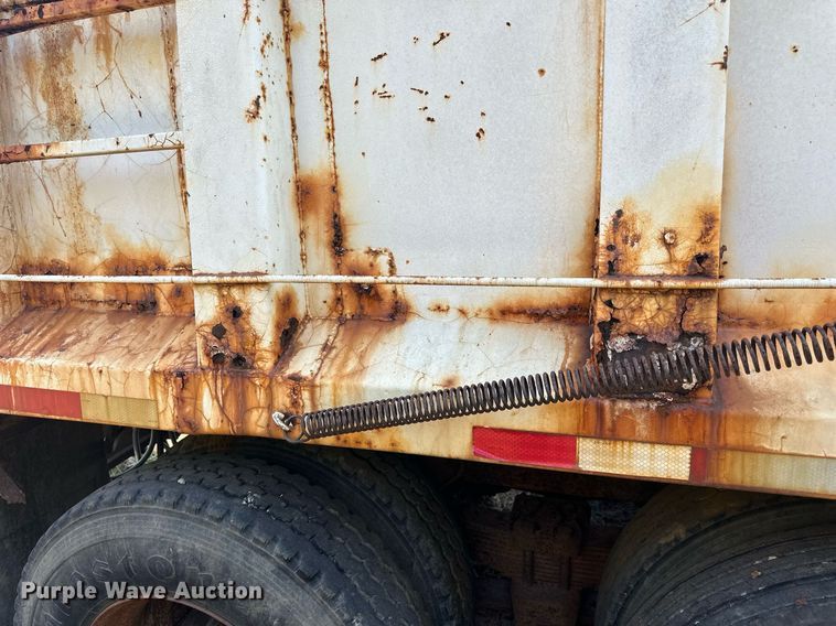 image for item DW8629 1995 International 4900 dump truck