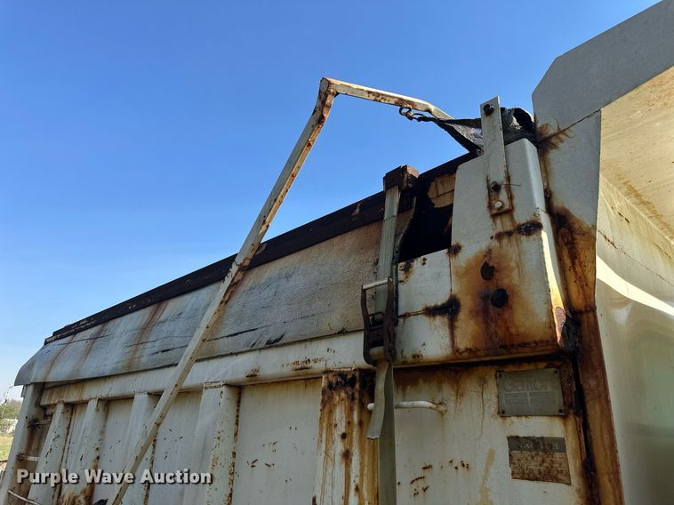 image for item DW8629 1995 International 4900 dump truck