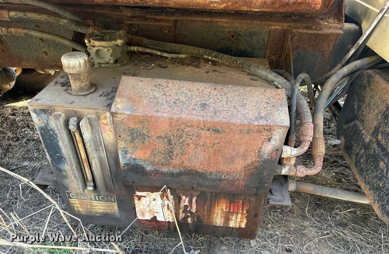 image for item DW8629 1995 International 4900 dump truck