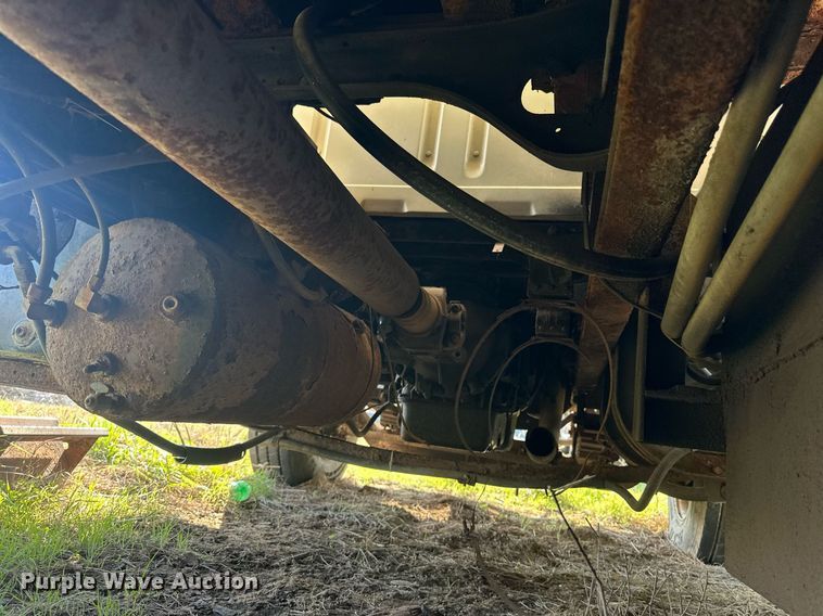 image for item DW8629 1995 International 4900 dump truck