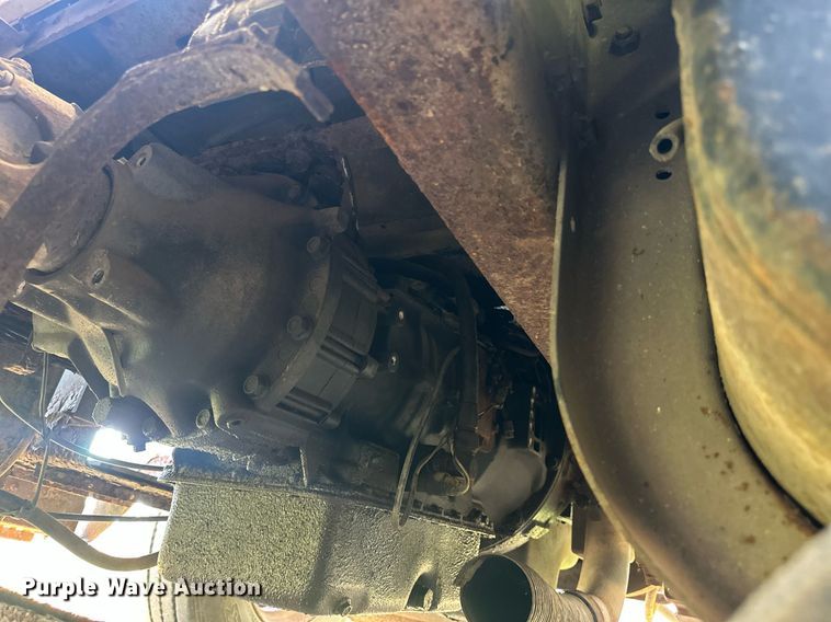 image for item DW8629 1995 International 4900 dump truck