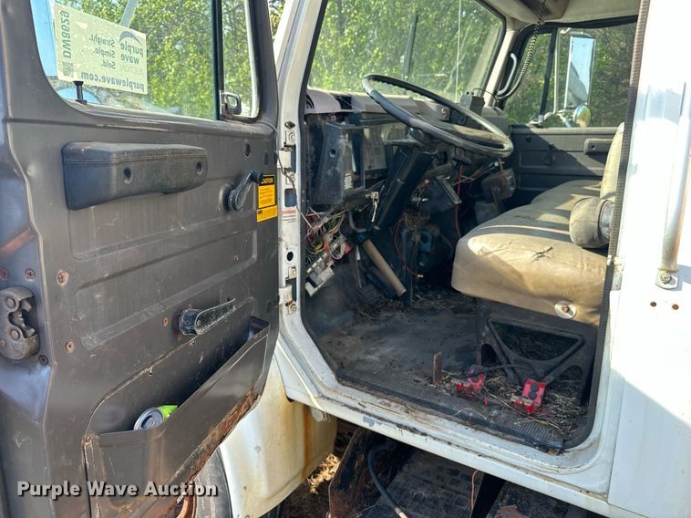 image for item DW8629 1995 International 4900 dump truck