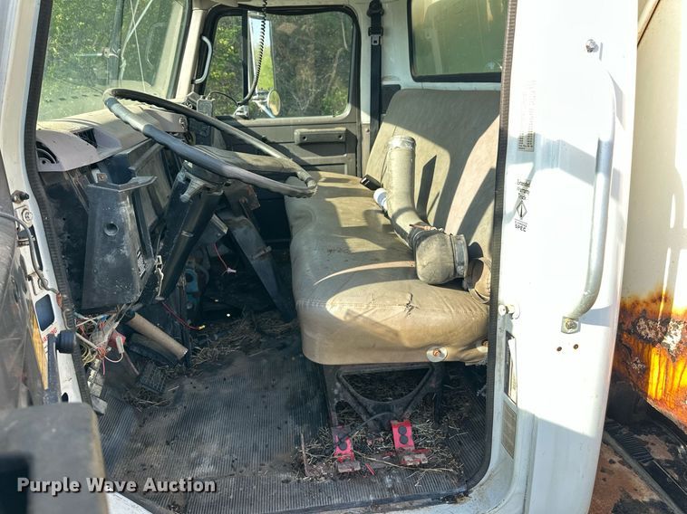 image for item DW8629 1995 International 4900 dump truck