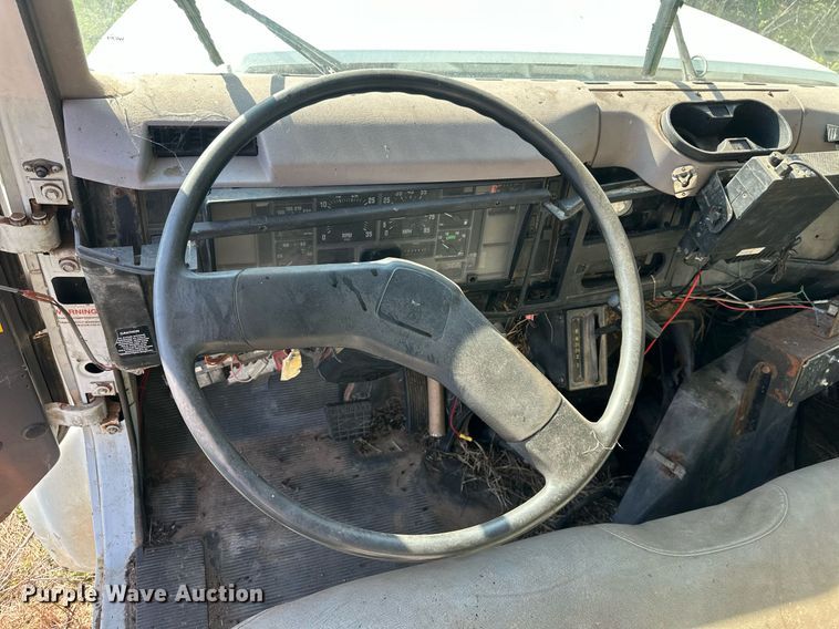 image for item DW8629 1995 International 4900 dump truck