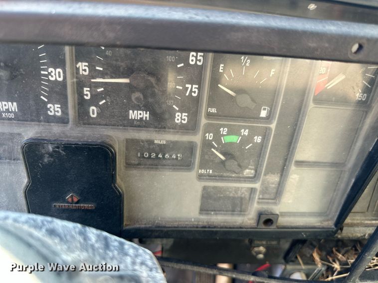 image for item DW8629 1995 International 4900 dump truck