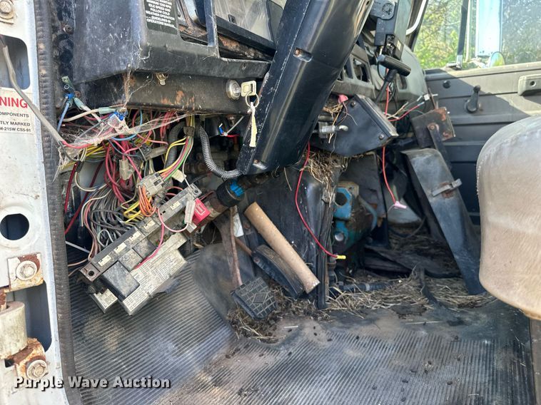 image for item DW8629 1995 International 4900 dump truck