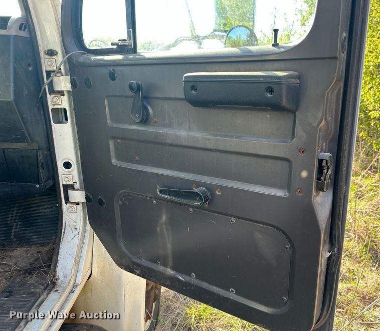 image for item DW8629 1995 International 4900 dump truck