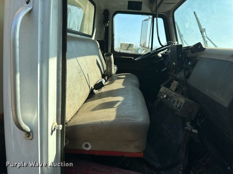 image for item DW8629 1995 International 4900 dump truck