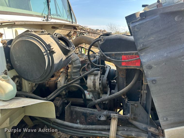 image for item DW8629 1995 International 4900 dump truck