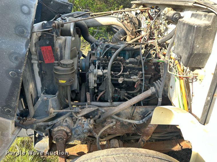 image for item DW8629 1995 International 4900 dump truck