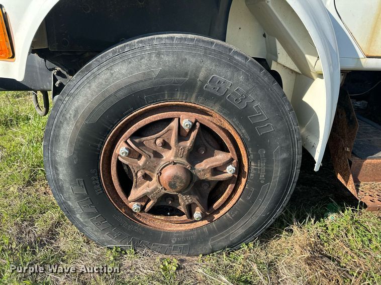 image for item DW8629 1995 International 4900 dump truck