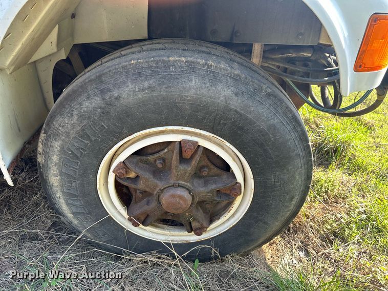 image for item DW8629 1995 International 4900 dump truck