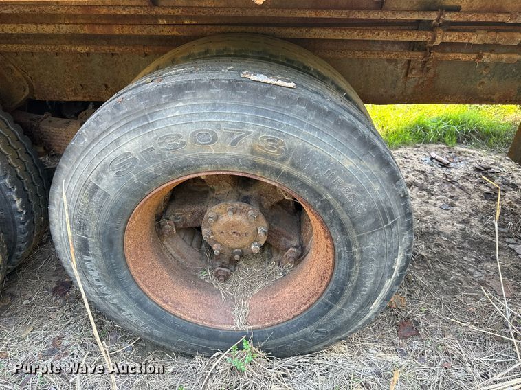 image for item DW8629 1995 International 4900 dump truck