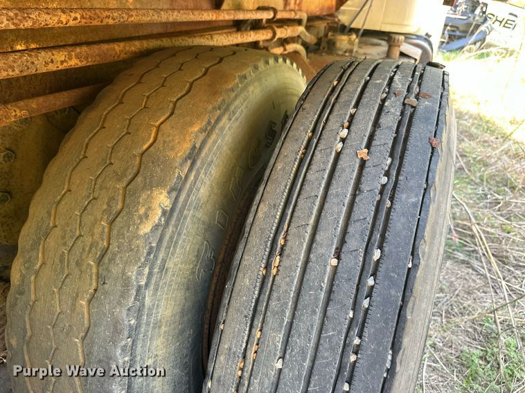 image for item DW8629 1995 International 4900 dump truck