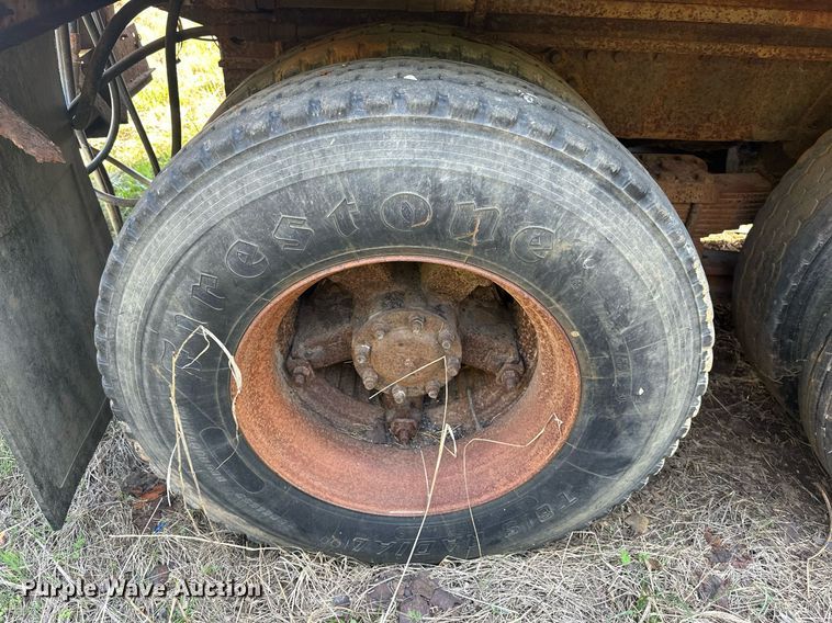 image for item DW8629 1995 International 4900 dump truck