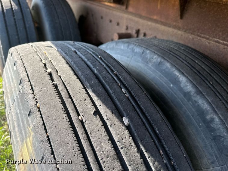 image for item DW8629 1995 International 4900 dump truck