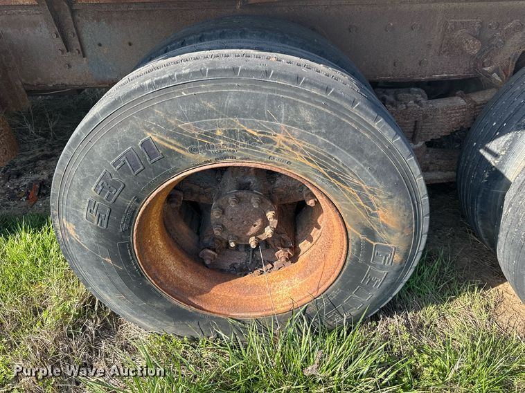 image for item DW8629 1995 International 4900 dump truck