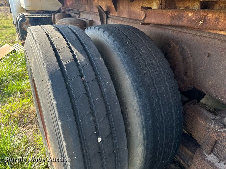 image for item DW8629 1995 International 4900 dump truck