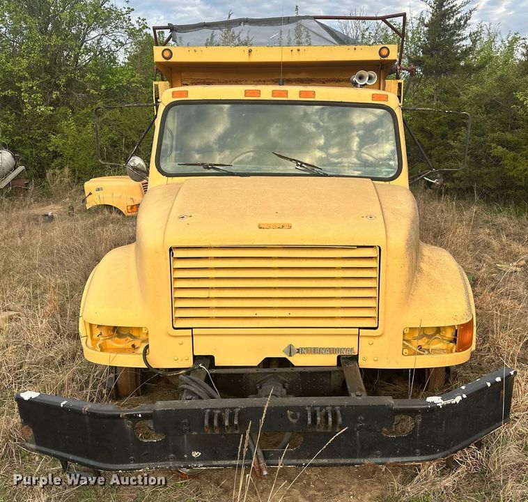 image for item DW8630 1992 International 4900 dump truck