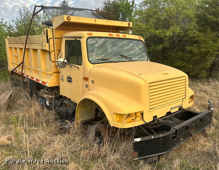 image for item DW8630 1992 International 4900 dump truck
