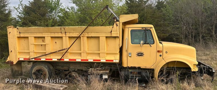image for item DW8630 1992 International 4900 dump truck