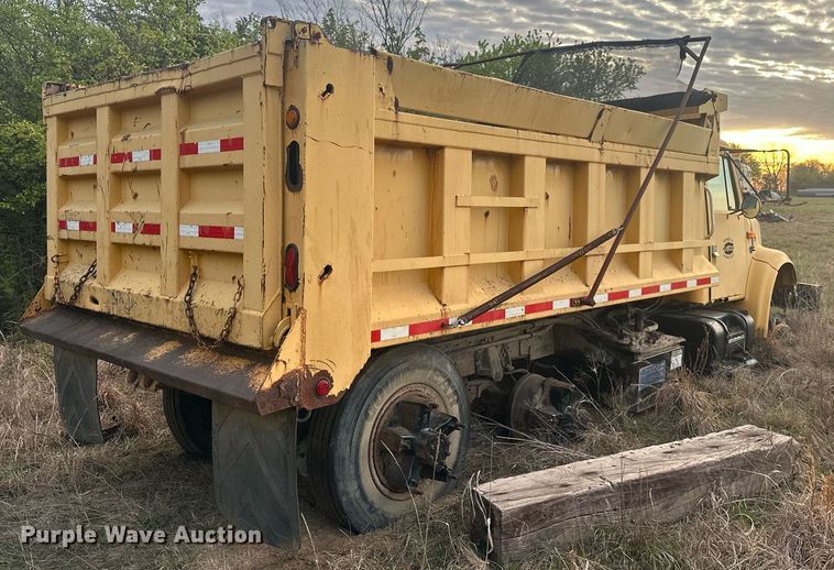 image for item DW8630 1992 International 4900 dump truck