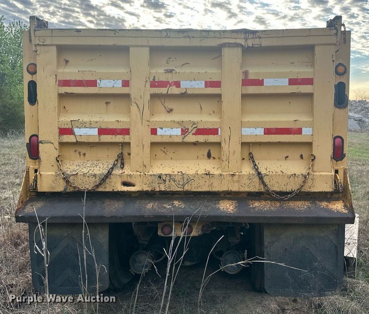image for item DW8630 1992 International 4900 dump truck