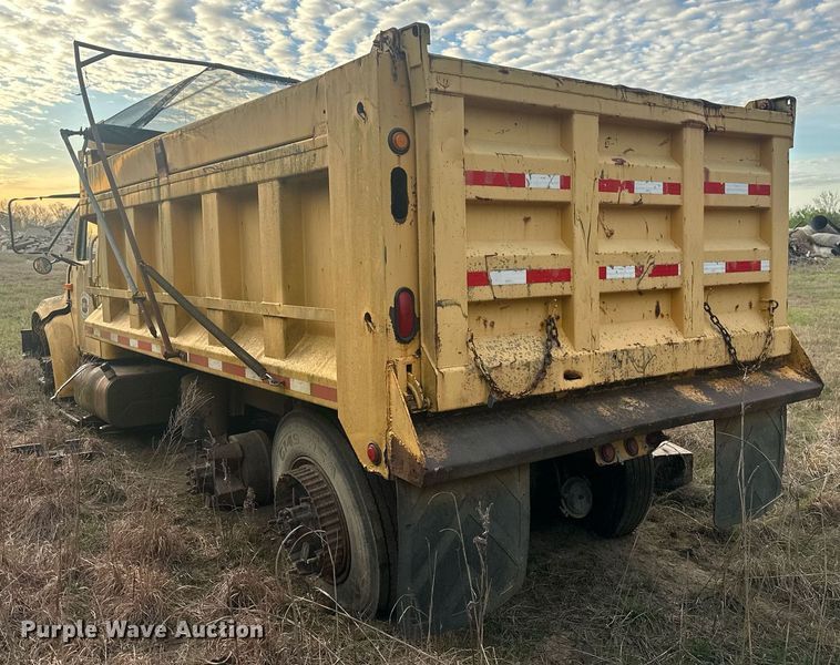 image for item DW8630 1992 International 4900 dump truck