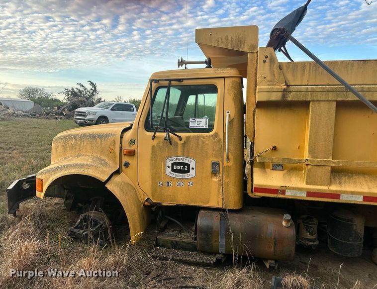 image for item DW8630 1992 International 4900 dump truck