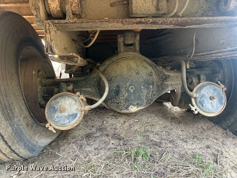 image for item DW8630 1992 International 4900 dump truck