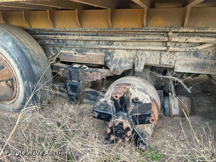 image for item DW8630 1992 International 4900 dump truck