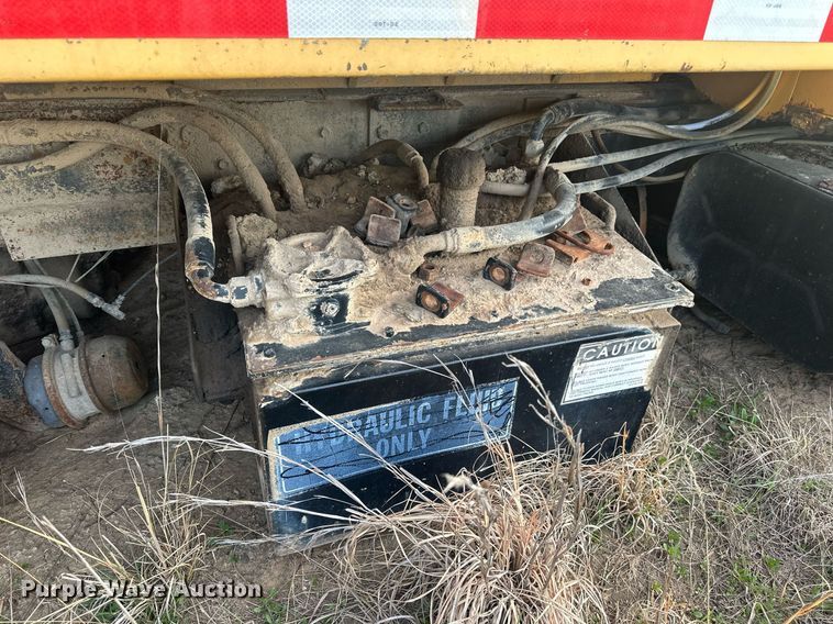 image for item DW8630 1992 International 4900 dump truck