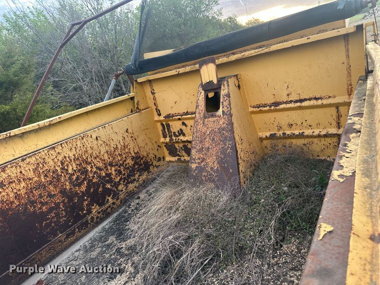 image for item DW8630 1992 International 4900 dump truck