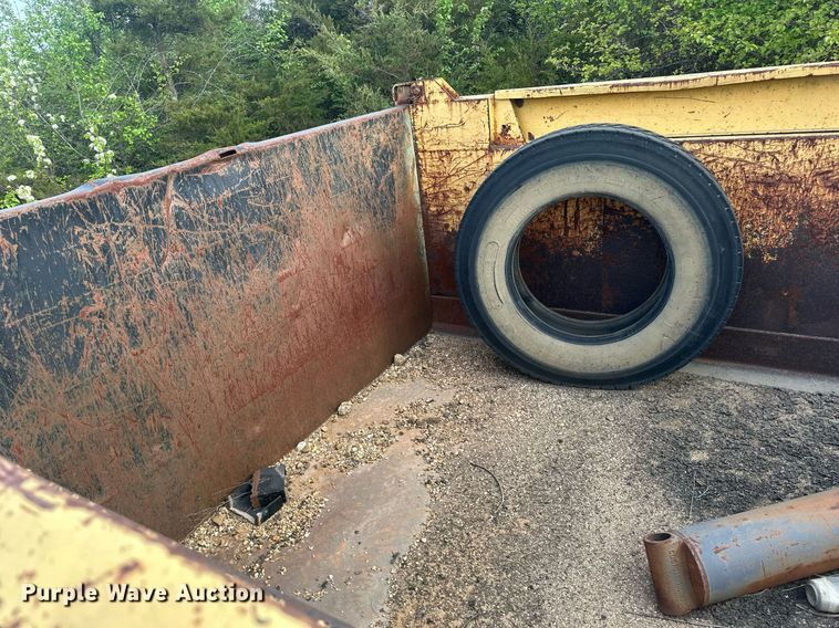 image for item DW8630 1992 International 4900 dump truck