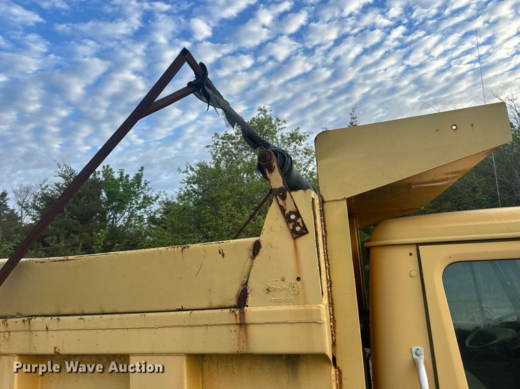 image for item DW8630 1992 International 4900 dump truck