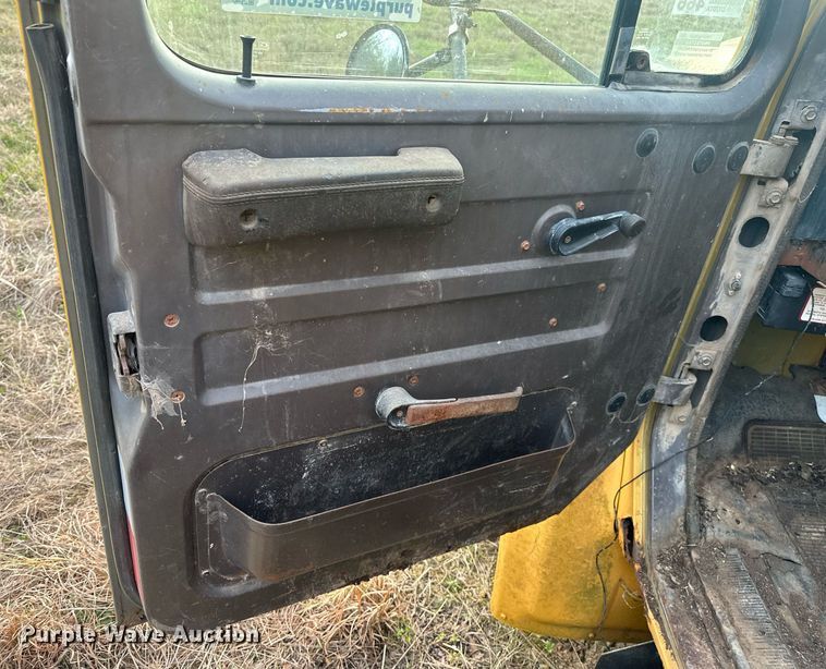 image for item DW8630 1992 International 4900 dump truck