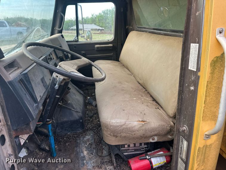 image for item DW8630 1992 International 4900 dump truck