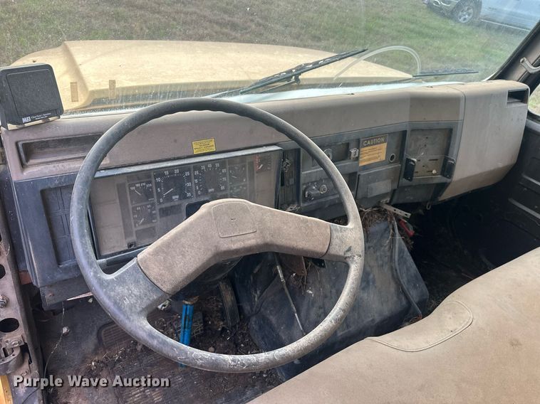 image for item DW8630 1992 International 4900 dump truck