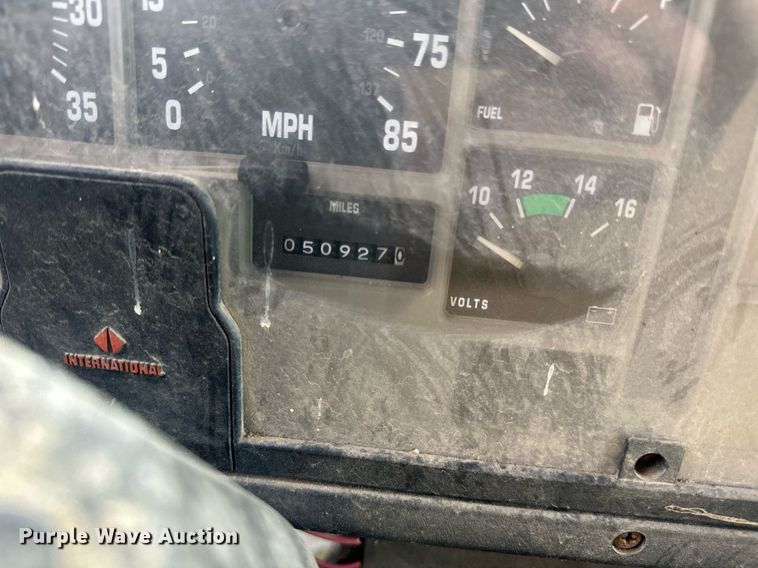 image for item DW8630 1992 International 4900 dump truck