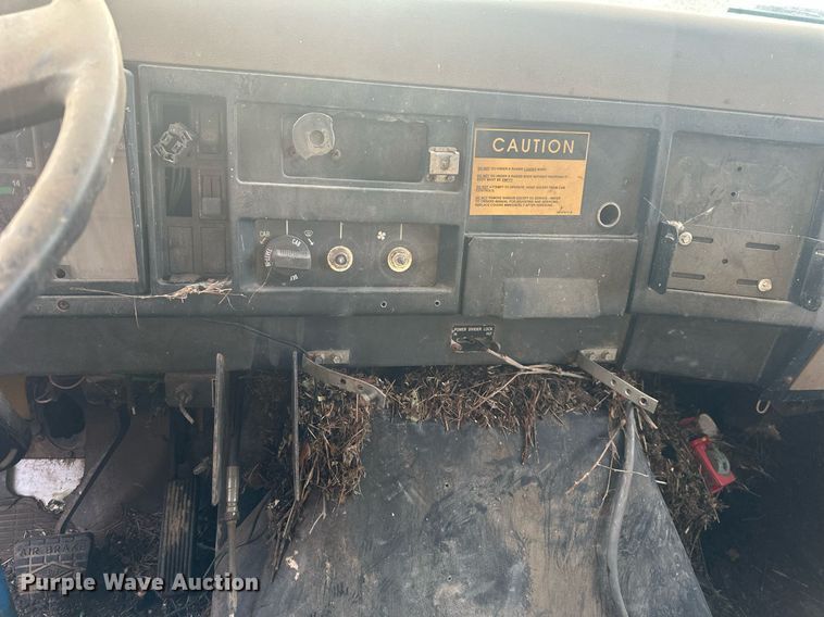 image for item DW8630 1992 International 4900 dump truck