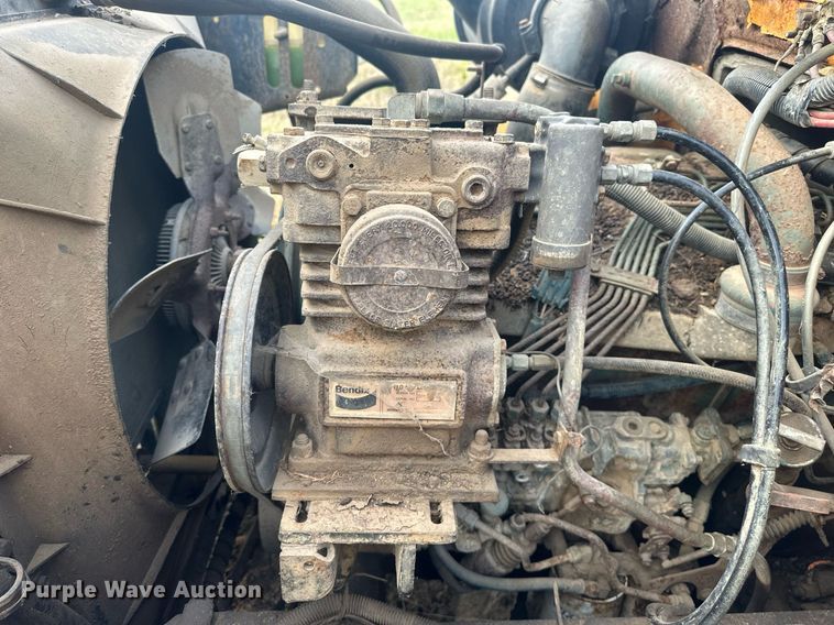 image for item DW8630 1992 International 4900 dump truck